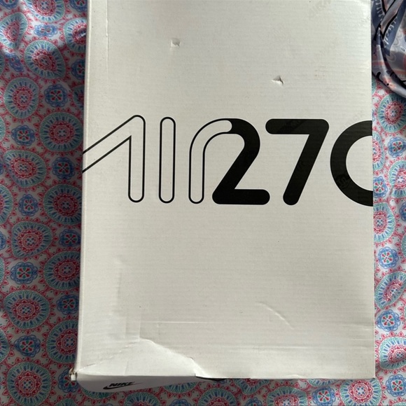 Men’s Nike Airmax 270 around the world edition - Picture 3 of 7